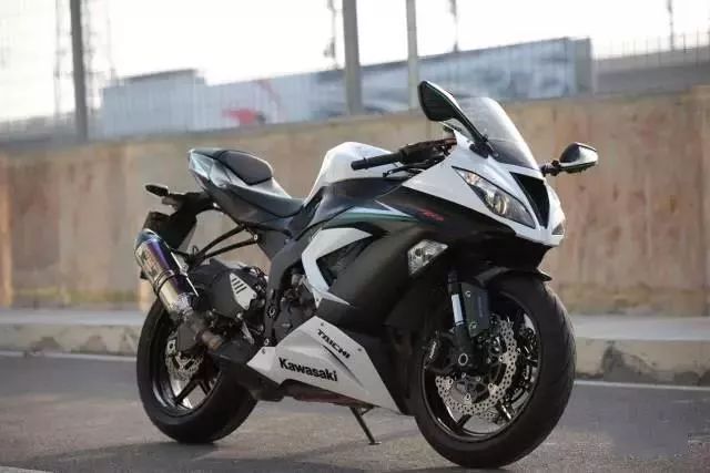 摩托车轮胎的太重要:倍耐力、CST、象牌街道级轮胎大对比