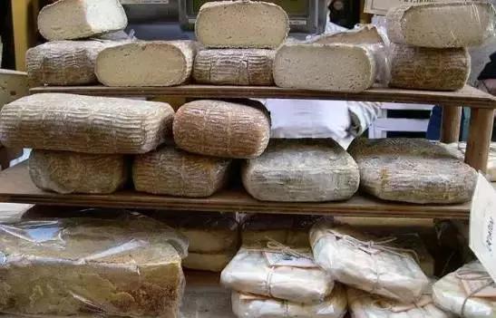 宝宝乳糖不耐受是因为什么原因,宝宝乳糖不耐受有什么表现呢