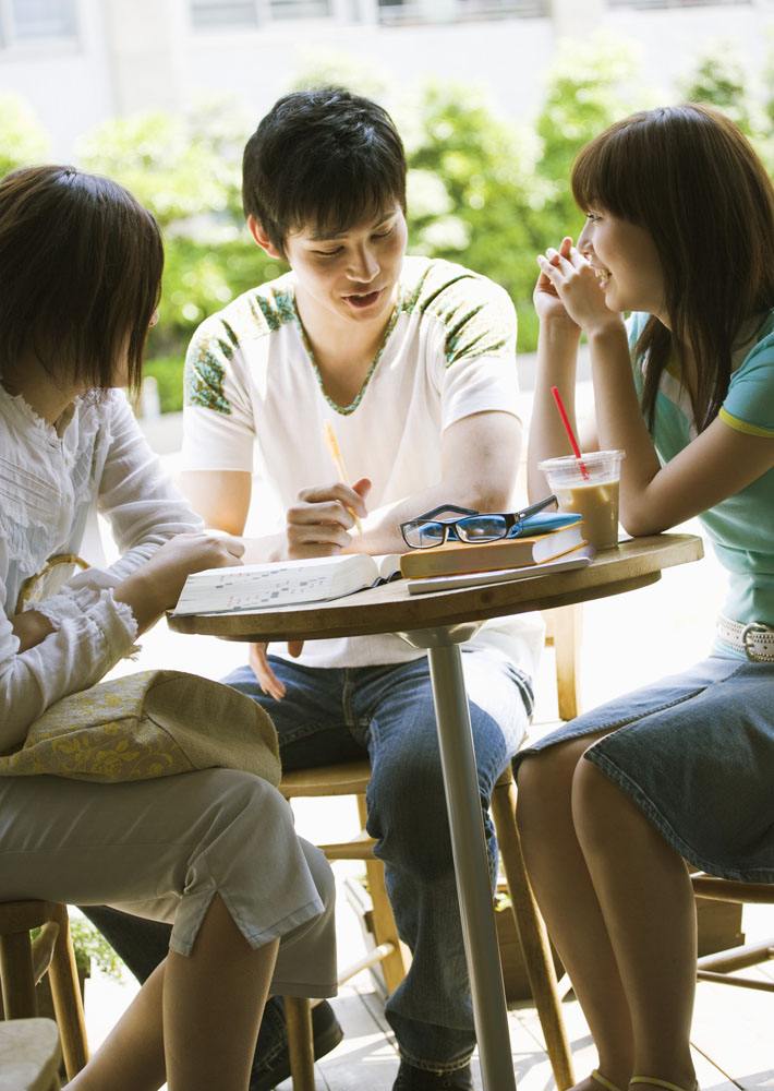 最好的状态是不说话也不会尴尬,就算什么都不做也不会觉得尴尬
