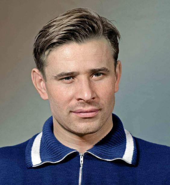 这位世界杯封面人物到底多强？球员围球门，最后靠他扑点球取胜