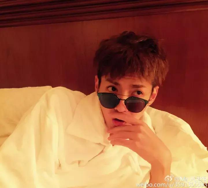 男人拍照不会笑怎么办,男人拍照不露脸