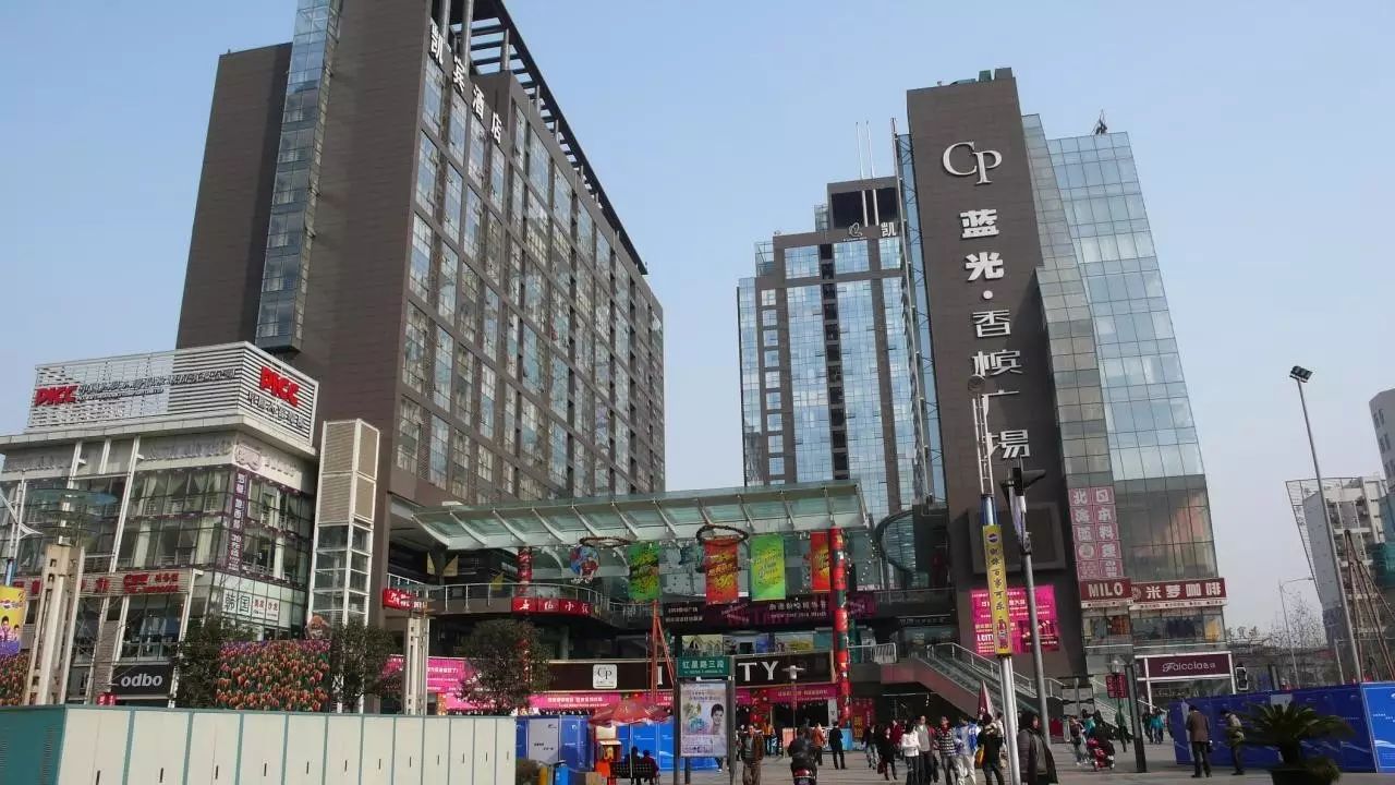 川王府餐厅,曾经的成都大白鲨海鲜自助餐厅