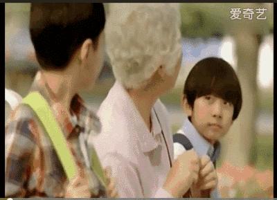 赵丽颖易烊千玺焦俊艳,赵丽颖和易烊千玺新闻联播镜头