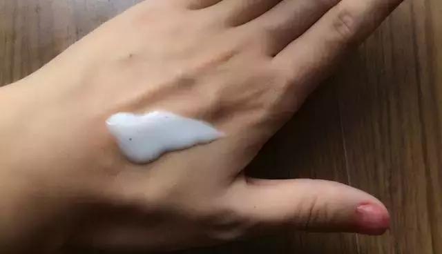 适合干皮的冬季水乳推荐,油皮敏感肌毛孔大适合用什么水乳