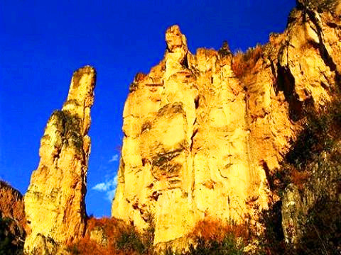 中国最大沙雕主题公园,中国陆良第三届彩色沙林沙雕节