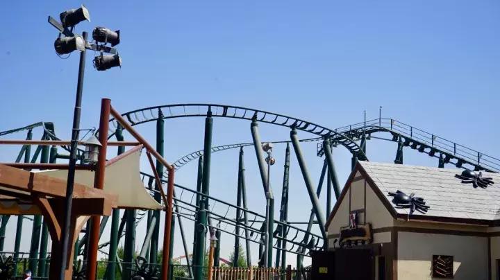 刺激的游乐场把男生吓哭了,刺激的游乐项目把人吓死