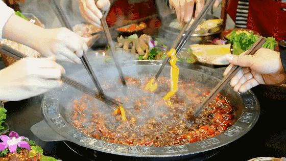 正宗重庆老火锅店逛新城推荐,重庆逛吃之旅本地人推荐的火锅店