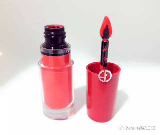 为什么我们种草的口红好看,为了口红铺了10层粉