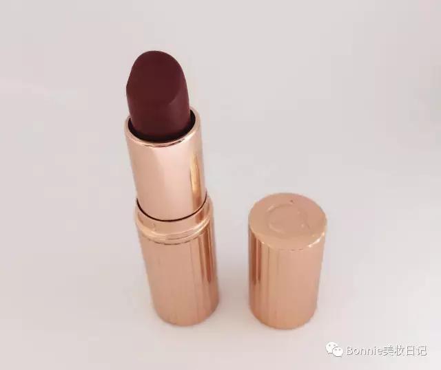 为什么我们种草的口红好看,为了口红铺了10层粉