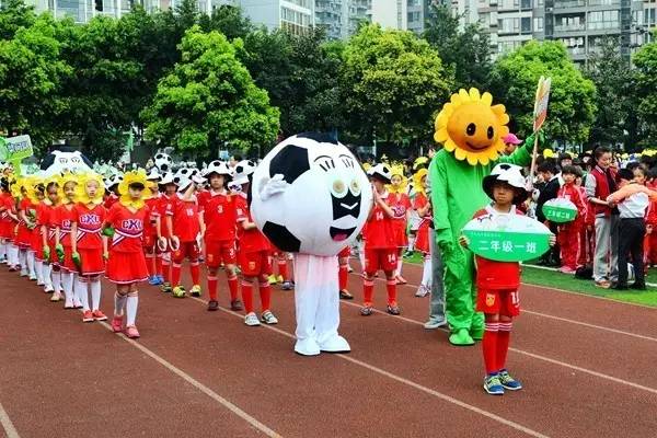 趣闻|疯狂足球城开踢!奔跑吧,小猎豹!