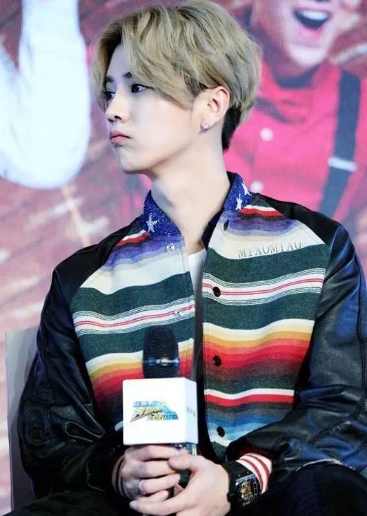 鹿晗和黄晓明对比,八姨太和金戴银