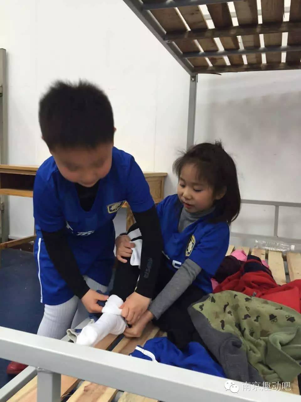 风雨无阻，苏宁小球童自信上岗！然而上岗前居然发生了这样的事