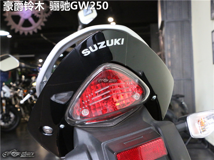 全民跑山时代的入门利器——两款250级别的合资街车