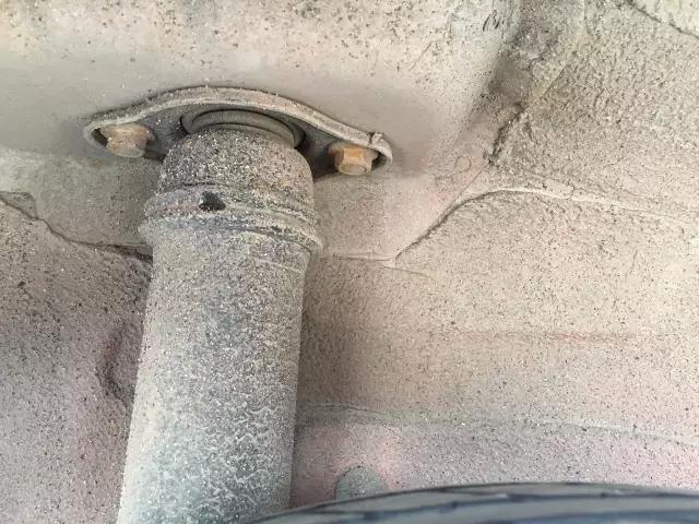 惊悚！租车旅行，竟然租到事故车，居然连机舱、底盘都撞过！