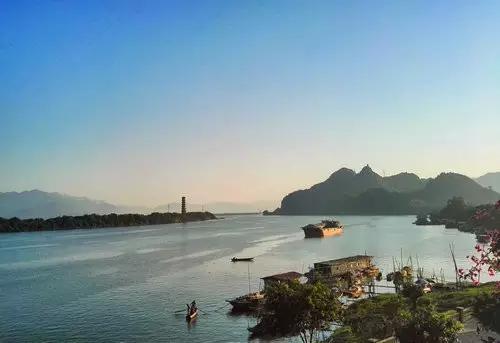 英德？那里穷乡僻壤！TVB剧中的清远：我们清远很穷的！