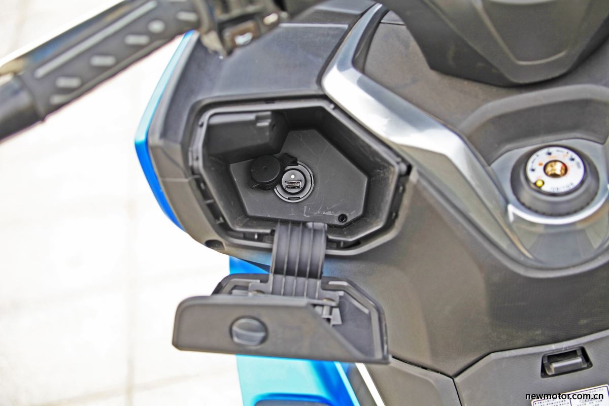 光阳赛艇300测评,牛摩测评赛科龙