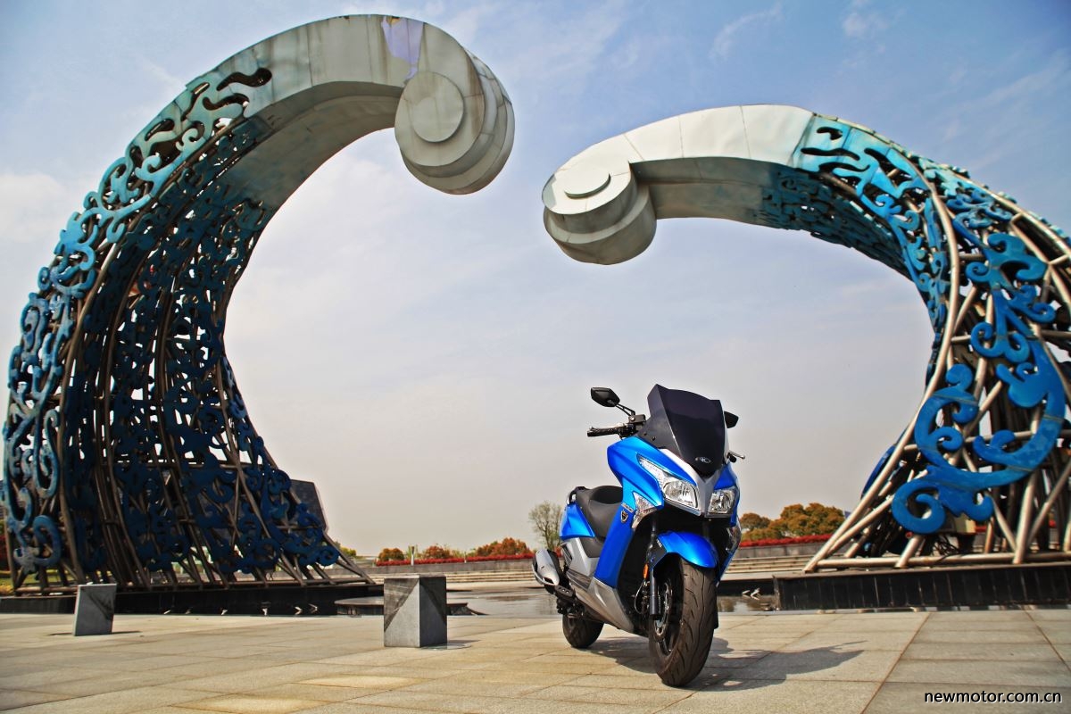 光阳赛艇300测评,牛摩测评赛科龙