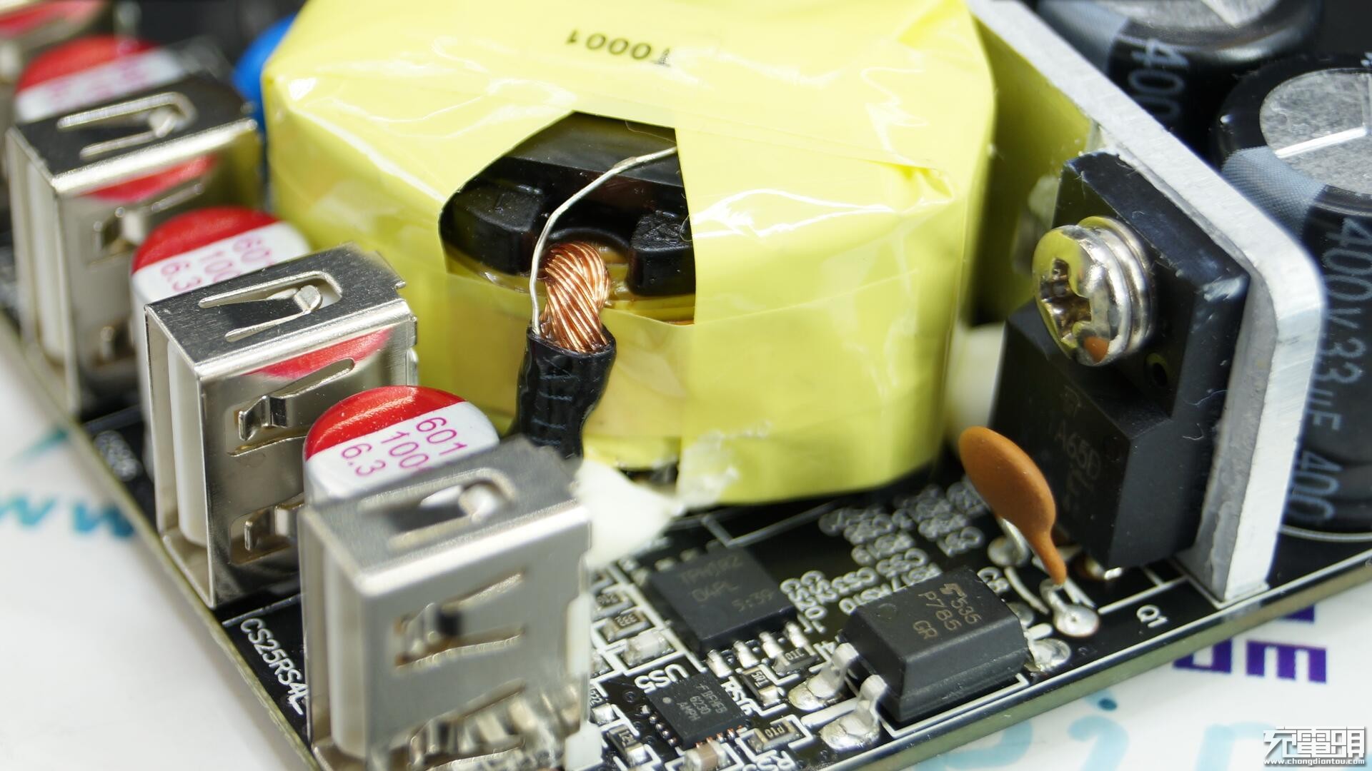 小米gan充电器65w拆解,小米65w双口充电器拆解