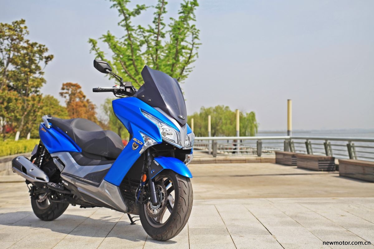 光阳赛艇300测评,牛摩测评赛科龙