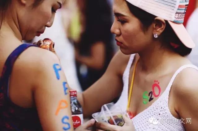 泰国泼水节中国游客,万人空巷的泰国泼水节
