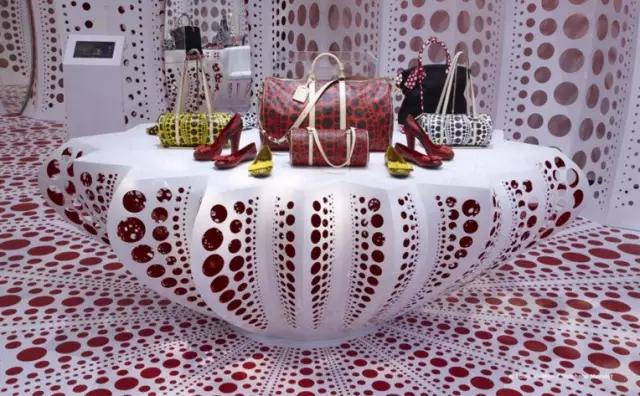 波点女王草间弥生设计的高能密恐儿童房你家娃敢住么？