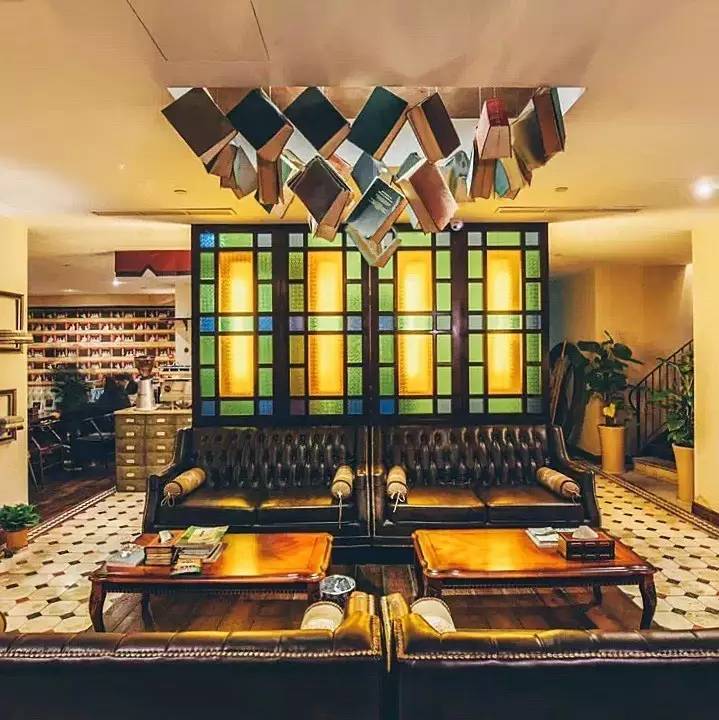 又到了动物们交配的季节，请站在宇宙中心用力呼唤爱！