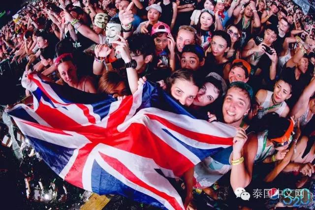 泰国泼水节中国游客,万人空巷的泰国泼水节