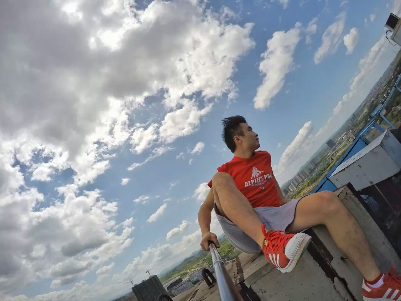 你装逼段位还停留在晒美食美颜锥子脸？看这邵阳满哥是咋玩的！