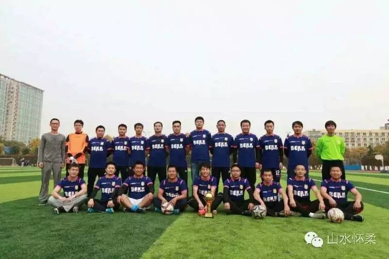 所有人别再拘于眼前的苟且,怀柔首届业余⚽联赛即将开赛,我们在寻找爱⚽的你,还不赶紧跳到球场来?