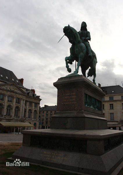 “圣女”贞德那双不可饶恕的长筒袜