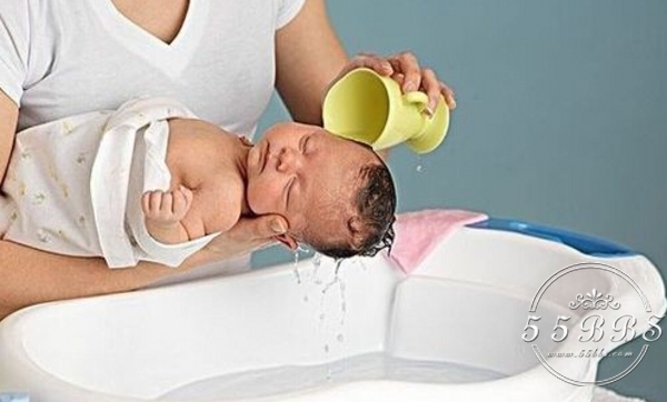 婴儿如何洗澡不着凉,小婴儿如何洗澡