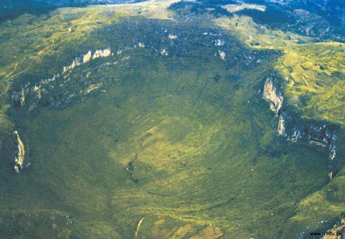 对联:三更月下三生石,三生石前三只羊,三只羊儿叫三声,咩咩咩