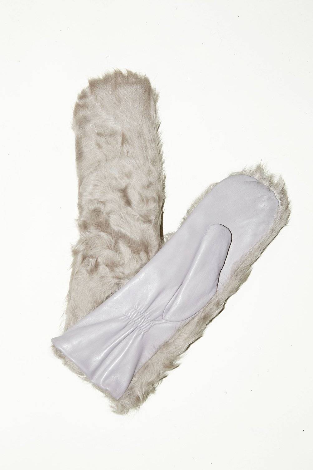 宁可捂出汗，王菲也要带着它！果然，能流行近百年真不是吹的！