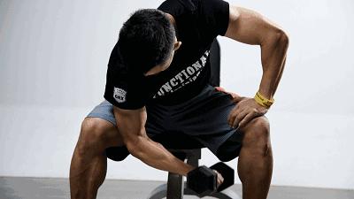 家庭哑铃练肩最好的动作,居家全身的哑铃训练动作