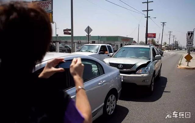 发生追尾怎么办,车祸防追尾注意事项及要点