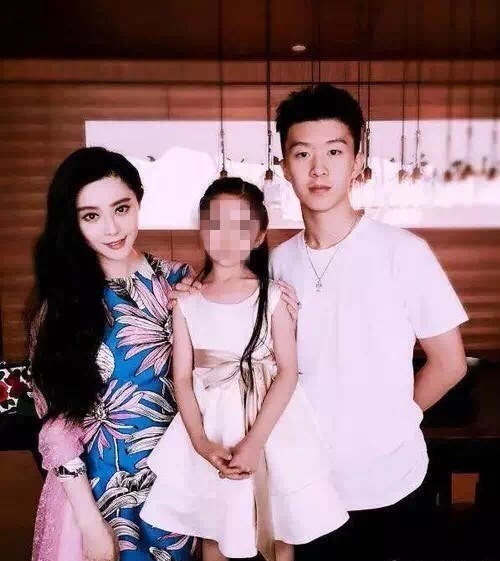 明星弟妹,范冰冰弟弟从头到脚全变了