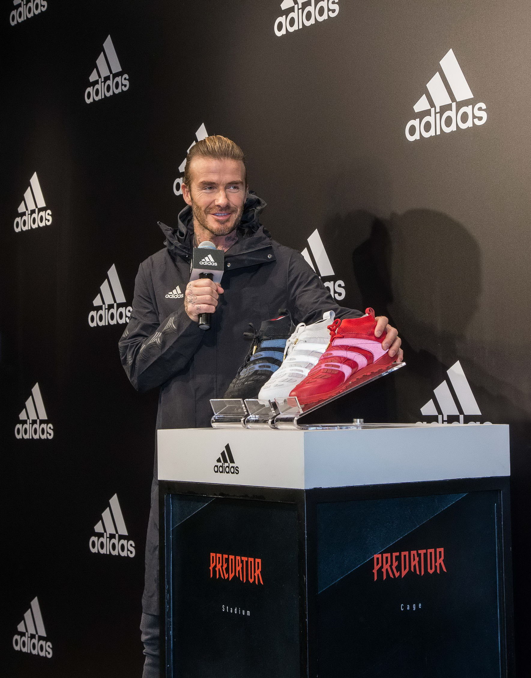 贝克汉姆香港出席活动,贝克汉姆阿迪达斯穿搭