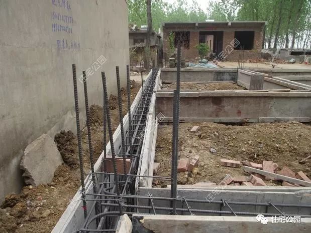 为什么红砖不如土砖,红砖为什么不能拿去盖房子