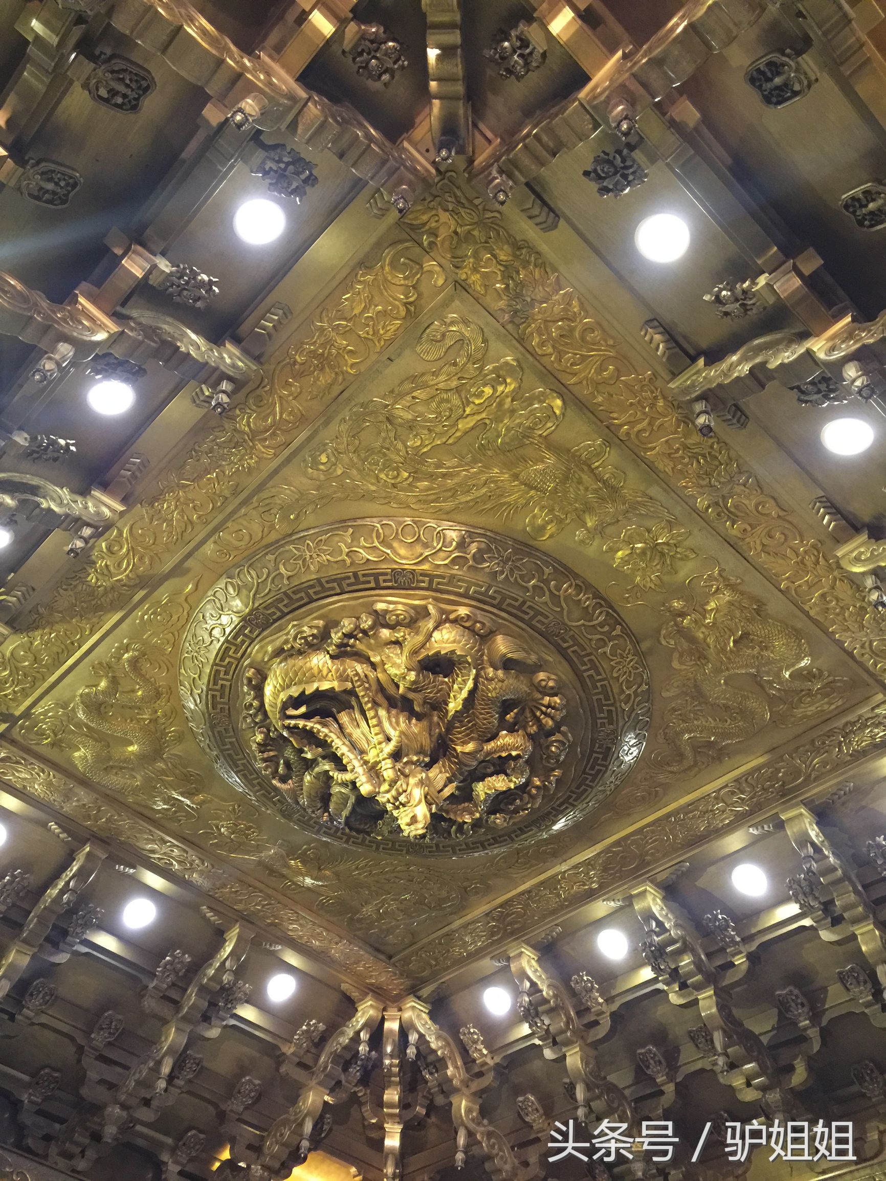 世界上纯金打造的别墅,黄铜做的房子