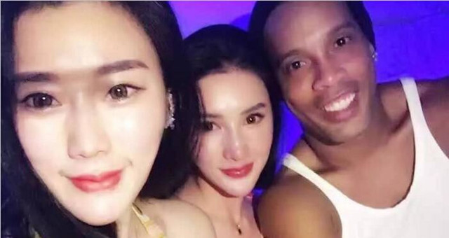 如今的小罗复出在哪里踢球,小罗宣布退役