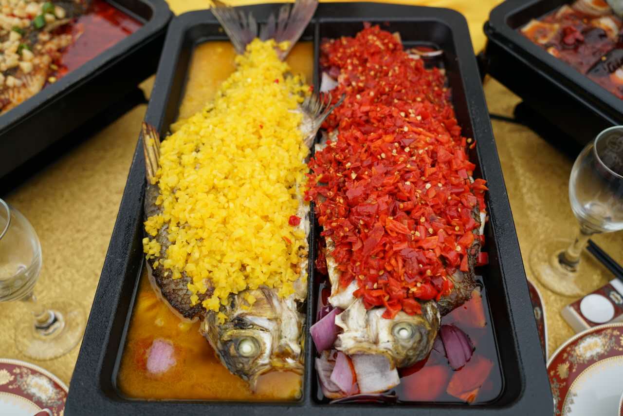 重庆美食之万州烤鱼,万州烤鱼第二届烤鱼节介绍