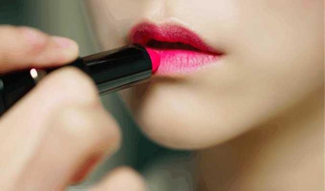 迪奥口红888和999哪个更适合素颜,素颜也显白的大牌口红