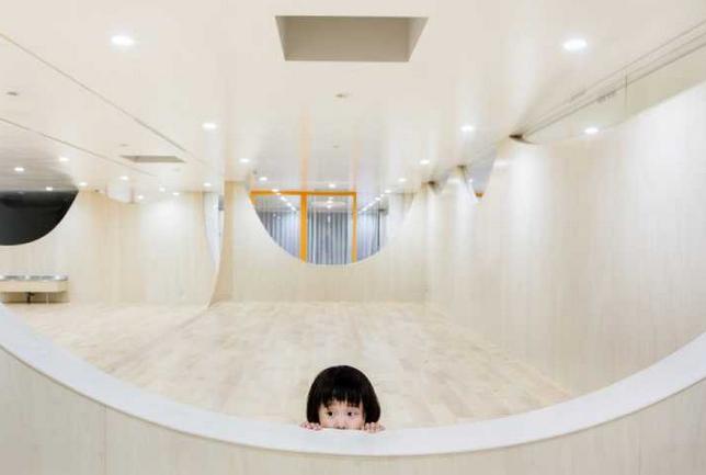 日式幼儿园的设计,日本幼儿园露天设计