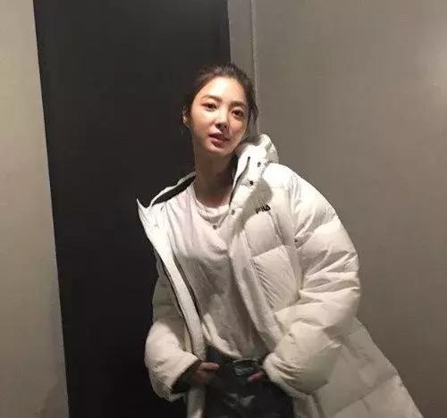 韩国长款羽绒服穿搭,韩国东大门长款羽绒服最时尚