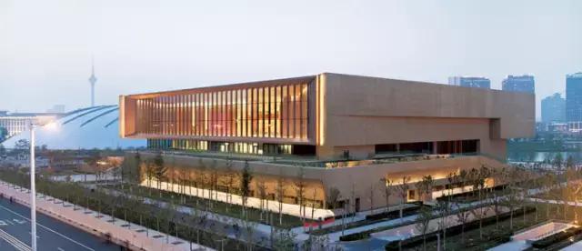 耗时40年，花费300万购置千件中华*物文**，这个美国人偏要捐给中国