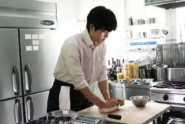 上周我们真的在电影院里住了两天