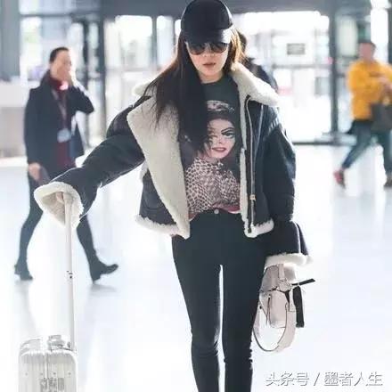 高圆圆晒别墅照，不料腿上的“魔术裤”亮了，网友：给我来一打