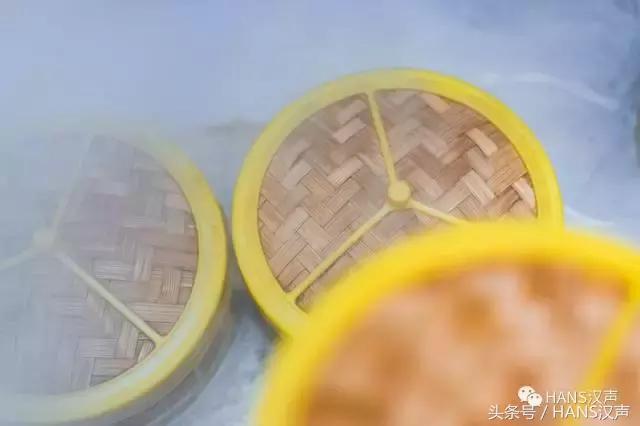 这家汉口深巷咖啡馆里的抄手摊，文青云集，肠粉只卖7元