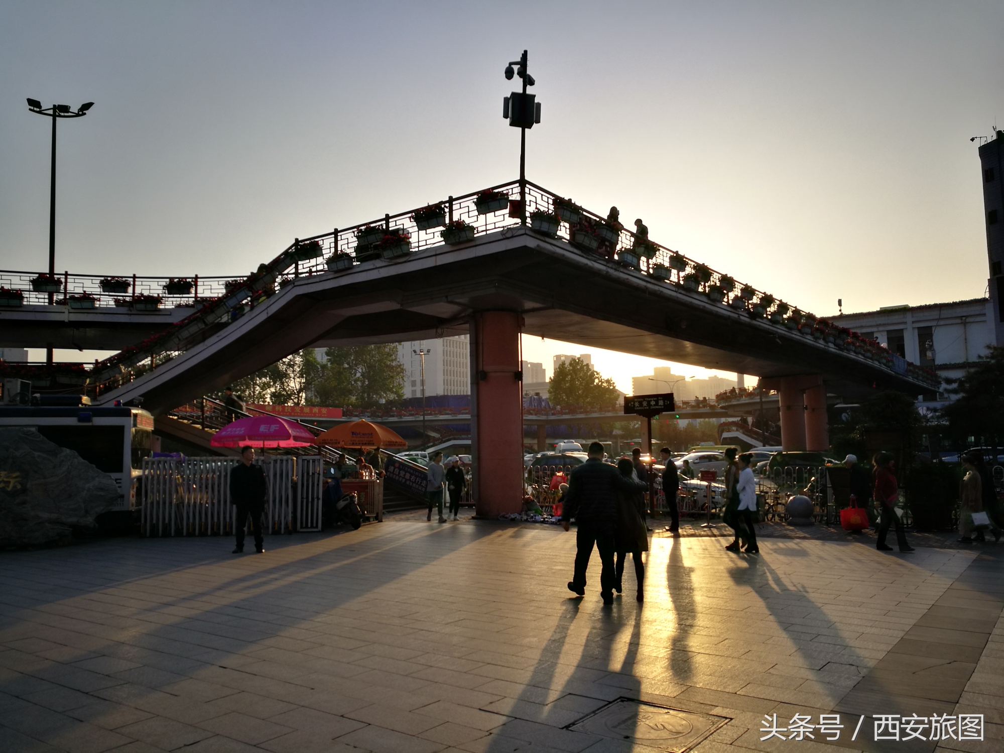 西安有哪些好玩的地方和美食街,西安小寨有什么好逛的地方