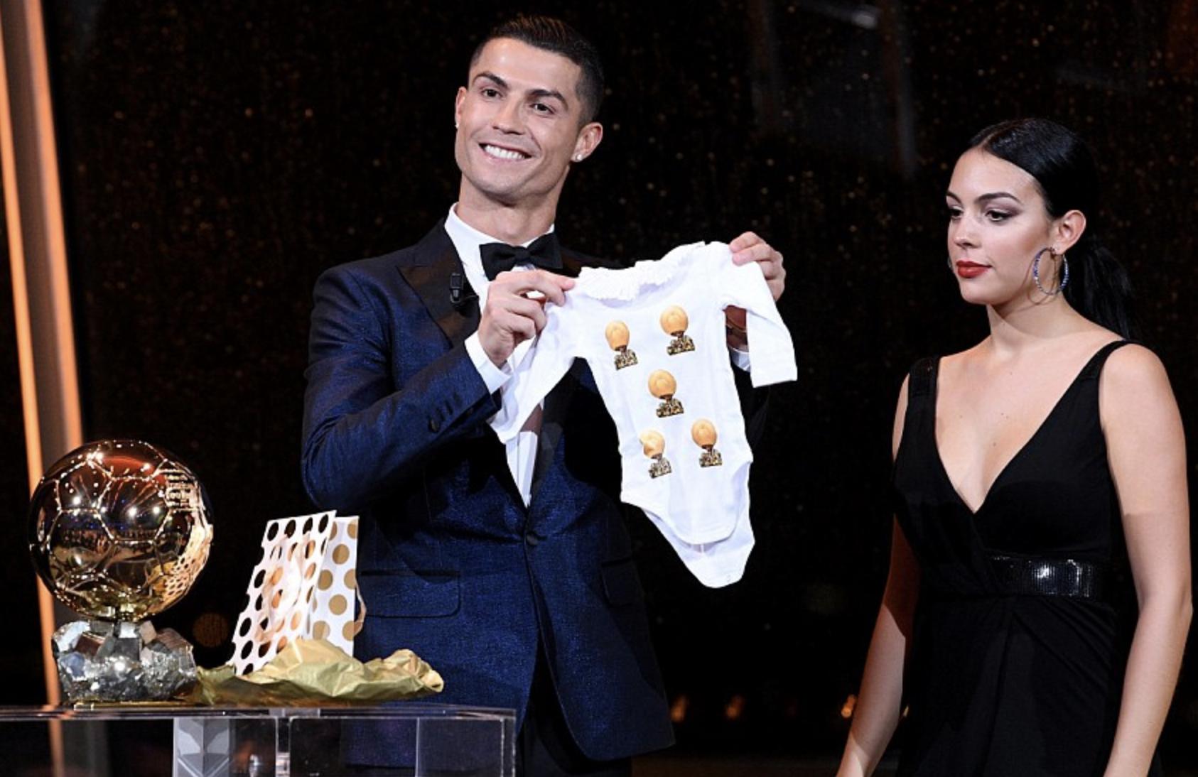 c罗夺得金靴女孩子庆祝,c罗抢走伊本泽马的金球奖